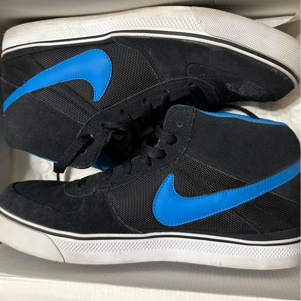 Men’s 10.5 Nike Mavrk Mid 2